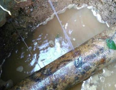 呈贡楼顶渗水维修公司分享下地暖漏水的原因及检测方法。